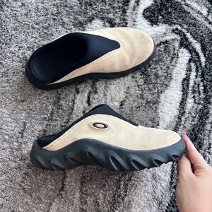 Rare 😍 OAKLEY unisex Suede Slip On Clog Sneakers -  ‘BOBBIE’ CLOGS